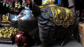 Chú lợn trăm triệu đồng bày bán tại phiên chợ cuối năm